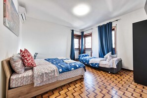 مساحة عمل للكمبيوتر المحمول وواي فاي مجانًا وملاءات أسرّة