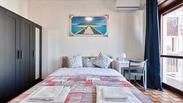 City-Zimmer | Laptopgeeigneter Arbeitsplatz, kostenloses WLAN, Bettwäsche