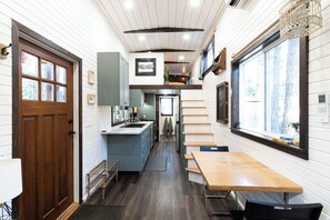 Montana | Private kitchen | Coffee/tea maker, highchair - Rocky Valley Resort  (Van Anda)