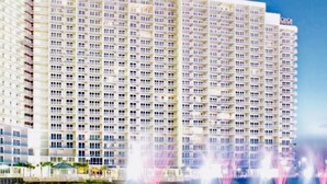 A high-rise hotel with multiple balconies, a waterfront view, and a fountain display. - PCB SNOWBIRDS PARADISE/GOLF/5POOLS/SOME HEATED/STEPS TO BEACH (Panama City Beach)