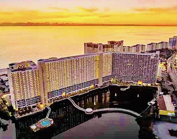 A large hotel with multiple floors and a marina.