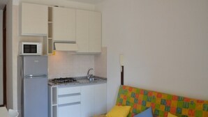TV - Beautiful studio with terrace (Bibione)