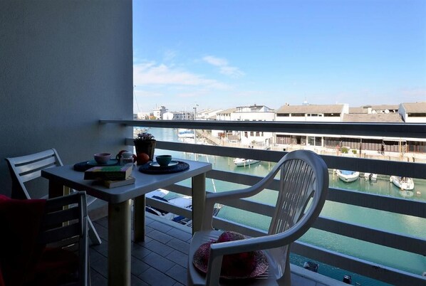 Outdoor dining - Studio apartment near the sea in Lignano (Lignano Sabbiadoro)