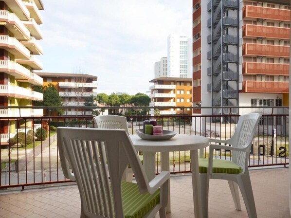 Outdoor dining - Feel at home in our charming studio (Lignano Sabbiadoro)