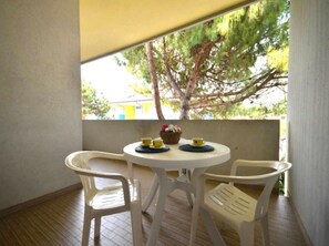 Outdoor dining - Comfy one bedroom house - Beahost (Bibione)