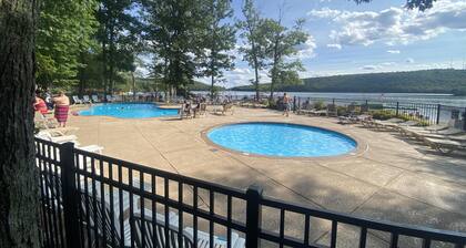 Pocono Retreat -1 Mile to Lake and Skiing