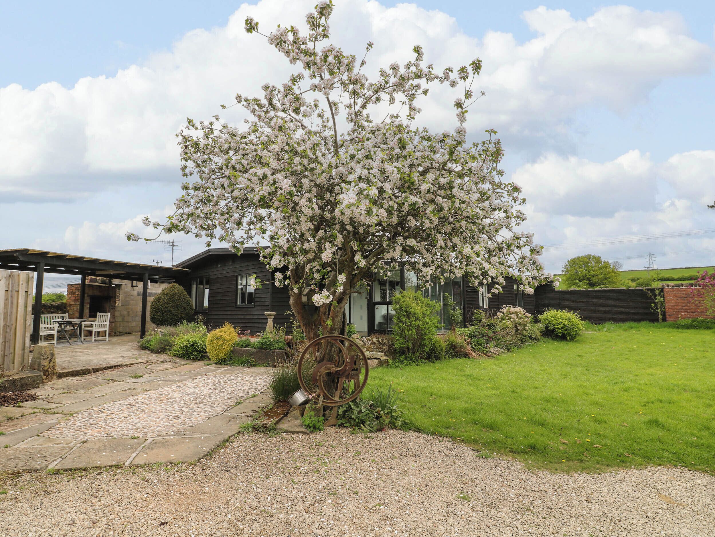 Cottage | Property grounds