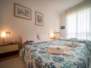 2 bedrooms, WiFi, bed sheets - Spacious house with outdoor pool (Bibione)