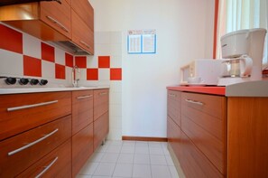 Fridge, microwave, stovetop, cookware/dishes/utensils