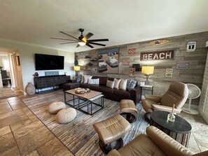 TV, DVD player - Deluxe Beachfront Condo 2Bd/2bath (Sarasota)