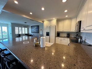 Fridge, microwave, oven, dishwasher - Deluxe Beachfront Condo 2Bd/2bath (Sarasota)