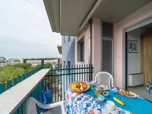 Outdoor dining - House great for your family holidays (Bibione)