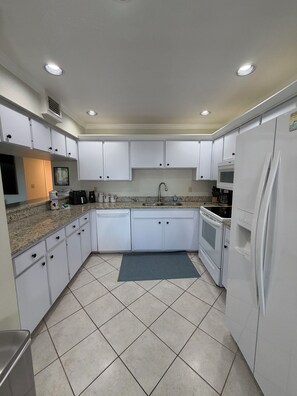 冰箱、微波炉、烤箱、洗碗机