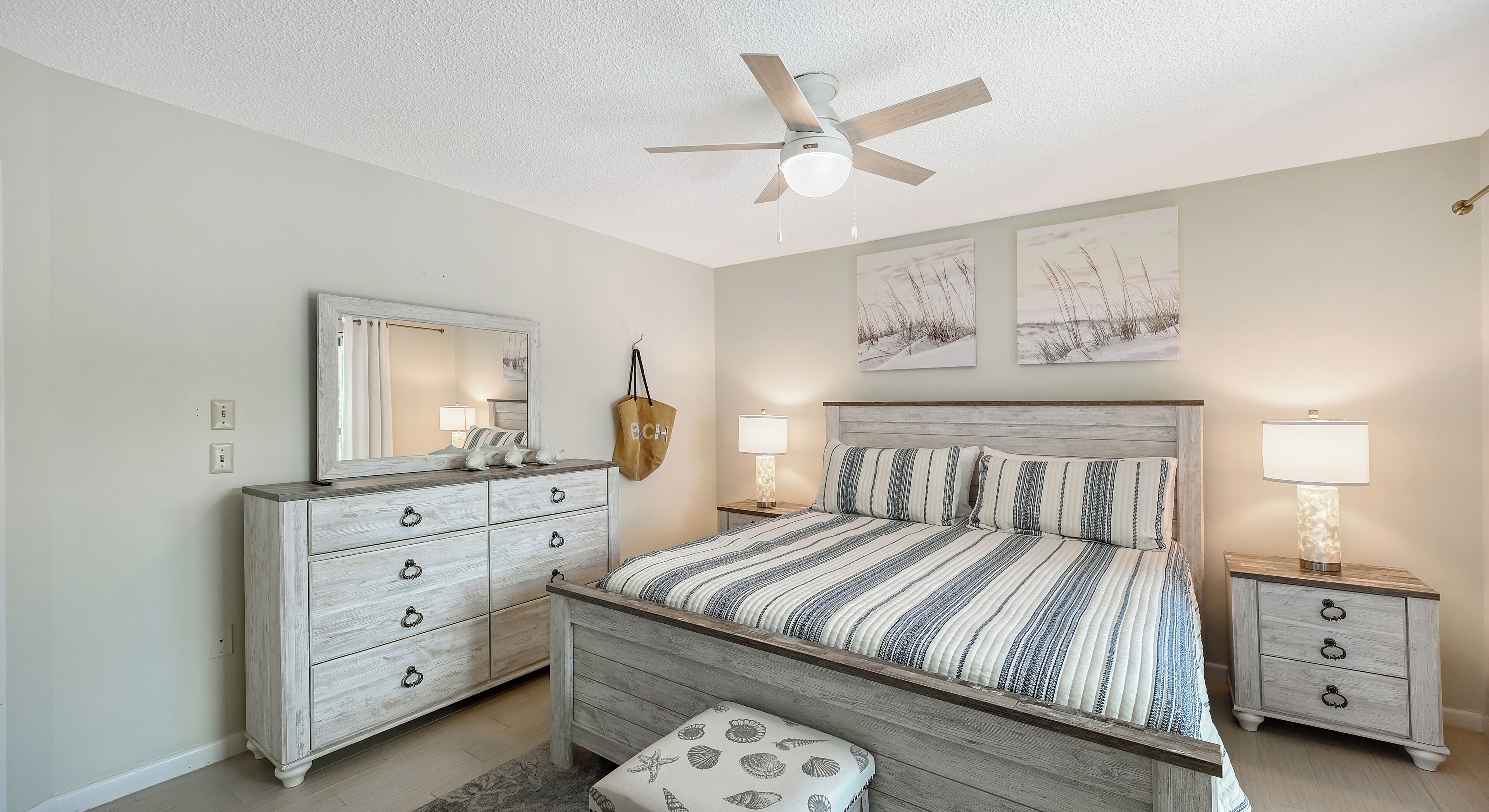 2 bedrooms, desk, iron/ironing board, WiFi