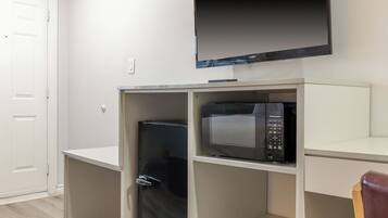 Deluxe Room, 2 Queen Beds, Non Smoking, Refrigerator & Microwave