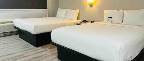Chambre Deluxe, 2 grands lits, non-fumeur, réfrigérateur et four à micro-ondes