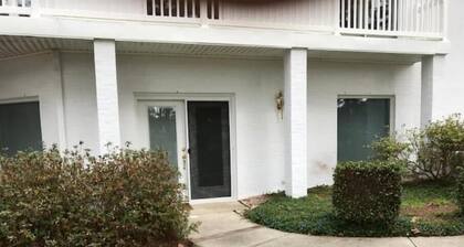 quiet and peaceful on #8 green of #5