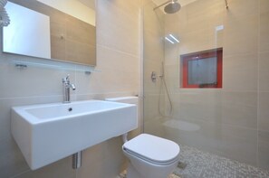 Shower, towels - Renovated apartment by the beach (Bibione)
