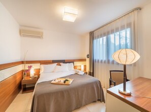 2 quartos, acesso à internet, roupa de cama