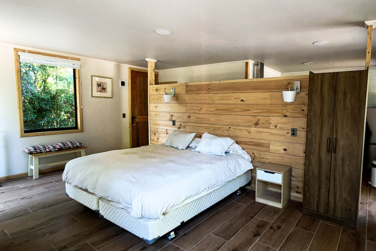Cabaña Deluxe, 1 cama de matrimonio grande, patio, vistas a la montaña | 5 dormitorios, ropa de cama de alta calidad, wifi gratis y ropa de cama