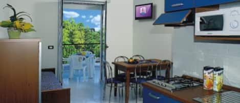 Réfrigérateur, micro-ondes, plaque de cuisson, lave-vaisselle