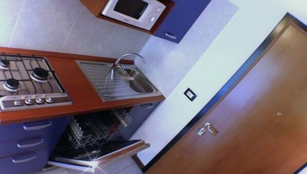 Fridge, microwave, stovetop, dishwasher - Comfortable accommodation with terrace (Bibione)