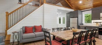 Cozy 4-bedroom house in Harbor Springs! 5 minutes to Nub's Nob & Boyne Highlands