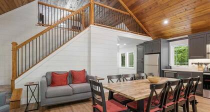 Cozy 4-bedroom house in Harbor Springs! 5 minutes to Nub's Nob & Boyne Highlands