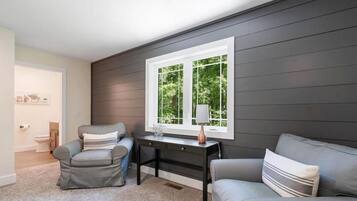 Una Smart TV, una chimenea