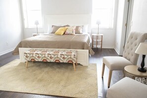 5 habitaciones, tabla de planchar con plancha y cuna de viaje 