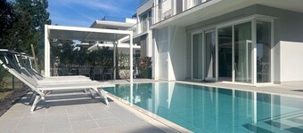Stunning villa with pool and lagoon view