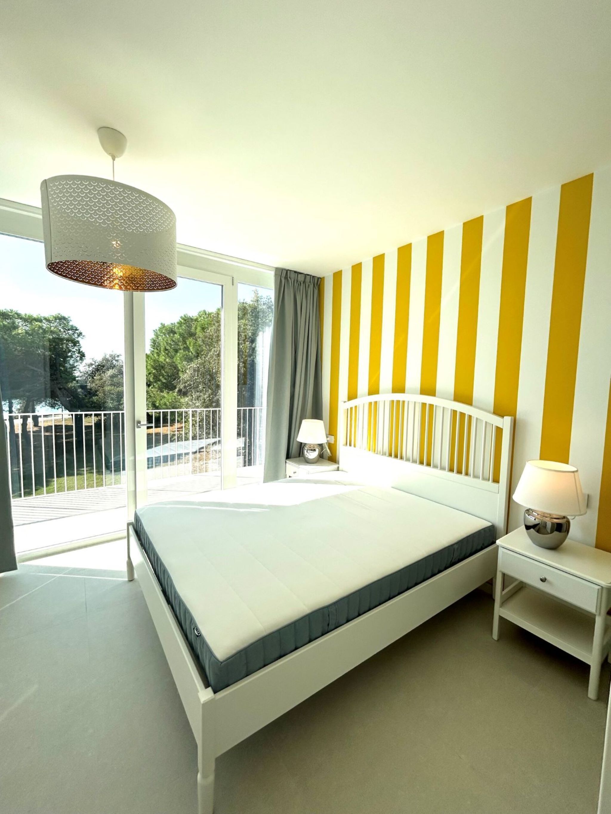 4 bedrooms, internet, bed sheets