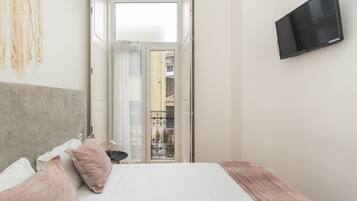 2 kamar tidur, setrika/meja setrika, akses internet, dan seprai linen