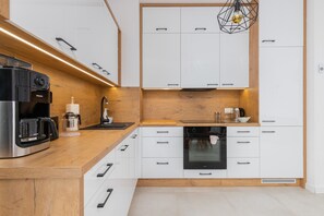 Apartment, 2 Bedrooms, Balcony, Sea Facing | Private kitchen