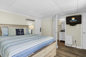 Skrivebord, strykejern/-brett, internettilgang og sengetøy