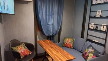 Télévision, table de tennis de table