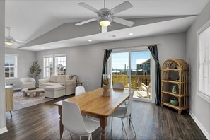 TV connectée, table de tennis de table