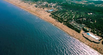 Appartement calme en bord de mer avec piscine extérieure