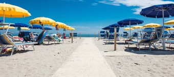 Spacious apartment with terrace in Rosolina Mare