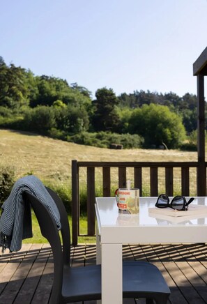Outdoor dining - Camping 4 étoiles - Parc aquatique - eeiccg (Murol)