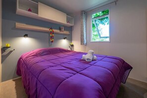 3 bedrooms, WiFi - Camping 4 étoiles - Parc aquatique - eeiccg (Murol)