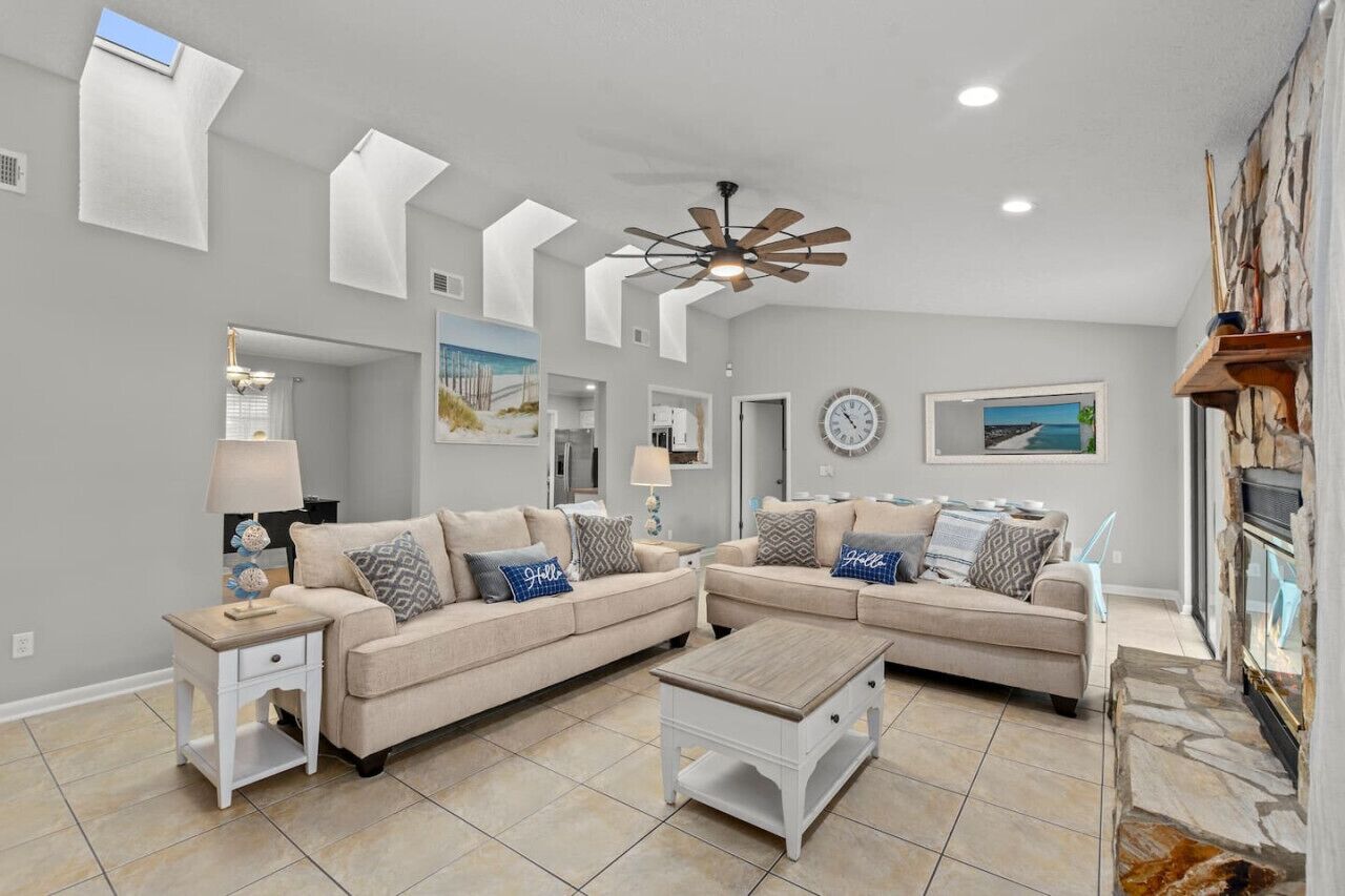 Smart TV, videojuegos, futbolito, mesa de ping pong