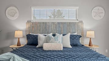 3 dormitorios, escritorio, tabla de planchar con plancha y cuna de viaje