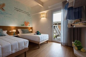 3 bedrooms, internet, bed sheets