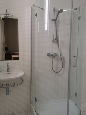Ducha, secador de pelo, bidet