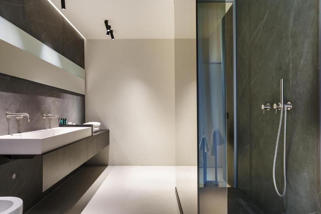 Habitación superior | Baño | Ducha y cabezal de ducha tipo lluvia