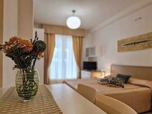 Iron/ironing board, internet, bed sheets - Intimate seaside studio perfect for relaxing (Bibione)