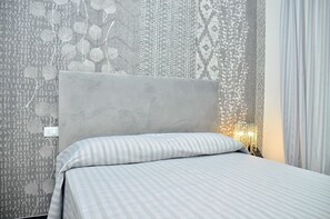 Iron/ironing board, internet, bed sheets