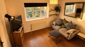 Living area - Family Friendly Coach House - Parking - Sleeps 4 (Weston-super-Mare)
