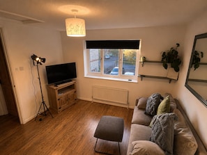 TV - Family Friendly Coach House - Parking - Sleeps 4 (Weston-super-Mare)